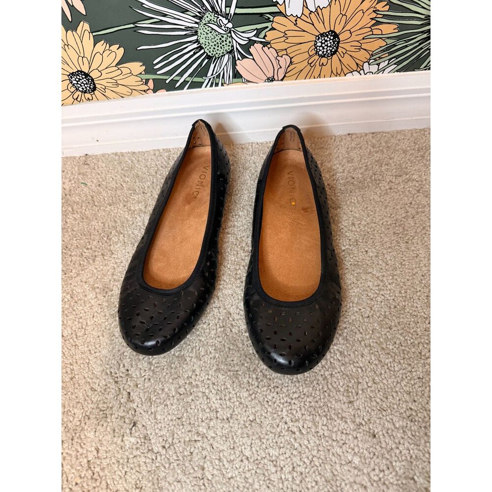Vionic Robyn II Black Perforated Leather Ballet Flats Womens Size 7.5 Wide